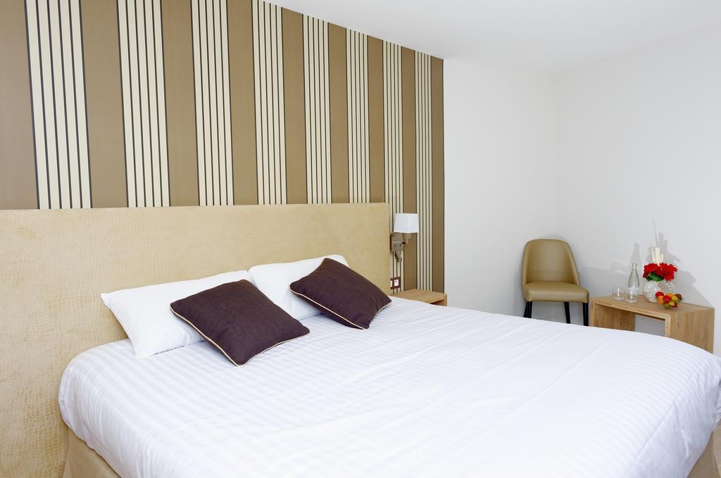 Logis Hotel De La Nivelle Saint-Pée-sur-Nivelle Quarto foto